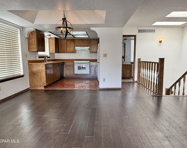 407 Irondale Drive - Photo Thumbnail 11
