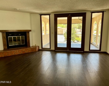 407 Irondale Drive - Photo Thumbnail 6