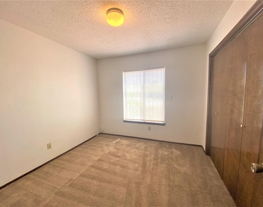 407 Irondale Drive - Photo Thumbnail 23