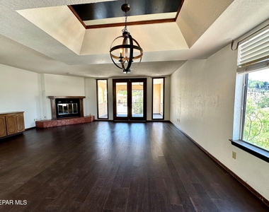 407 Irondale Drive - Photo Thumbnail 5