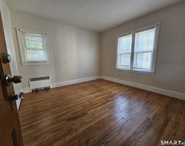 33 Woodmere Road - Photo Thumbnail 14
