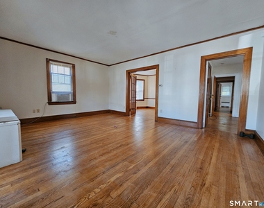 33 Woodmere Road - Photo Thumbnail 2