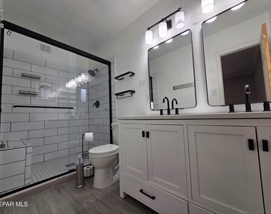 12345 Nancy Lee Avenue - Photo Thumbnail 16
