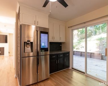 325 Farmington Avenue - Photo Thumbnail 3