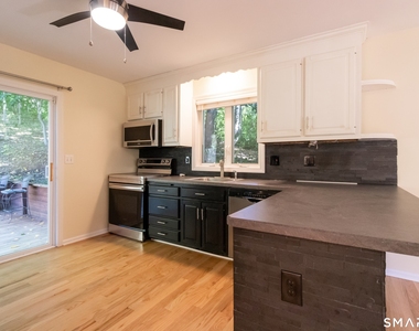 325 Farmington Avenue - Photo Thumbnail 5