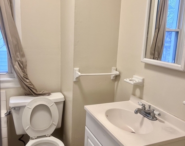 282 Front Avenue - Photo Thumbnail 2