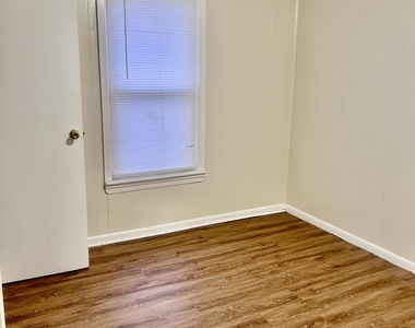 282 Front Avenue - Photo Thumbnail 5