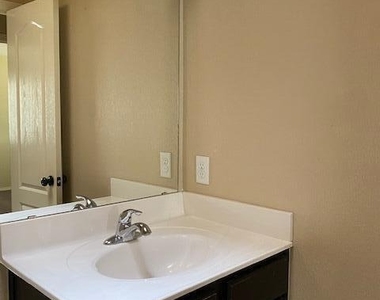 13162 Saker Drive - Photo Thumbnail 23