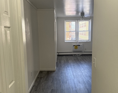 140 Grove Street - Photo Thumbnail 2