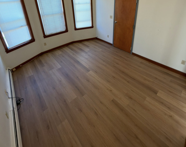 532 Carroll Avenue - Photo Thumbnail 2