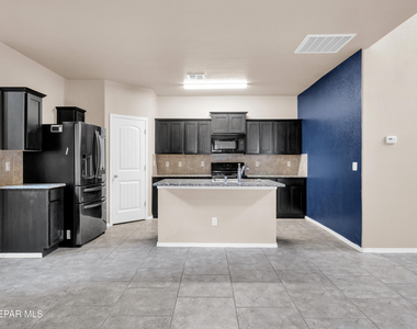 12400 Chamberlain Drive - Photo Thumbnail 4