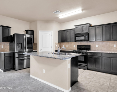 12400 Chamberlain Drive - Photo Thumbnail 5