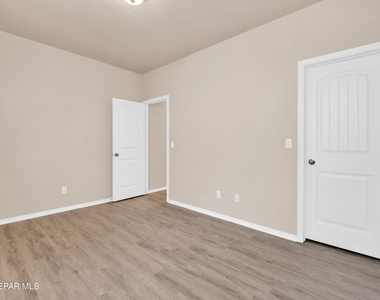 12400 Chamberlain Drive - Photo Thumbnail 17