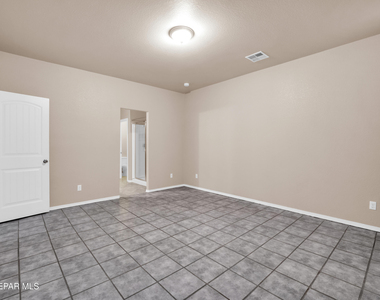 12400 Chamberlain Drive - Photo Thumbnail 11