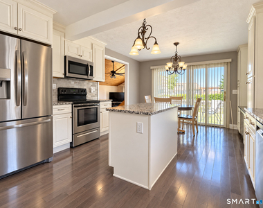 91 Bertrose Avenue - Photo Thumbnail 3