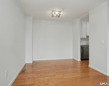2 Redwood Lane - Photo Thumbnail 15