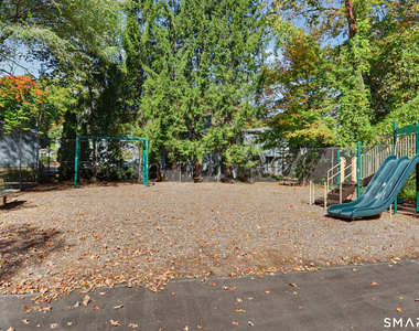 2 Redwood Lane - Photo Thumbnail 13