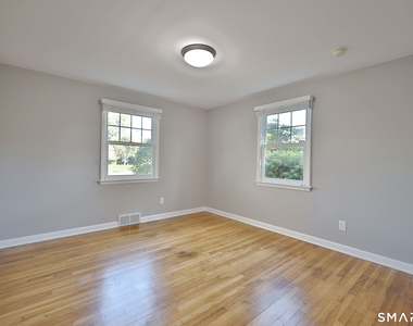 14 Maple Avenue - Photo Thumbnail 12