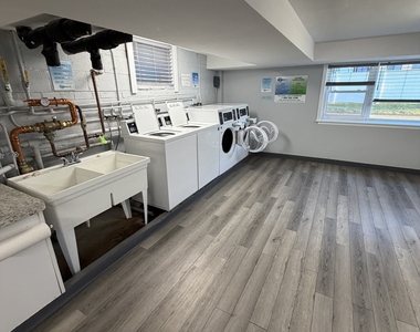 893 Farmington Avenue - Photo Thumbnail 18