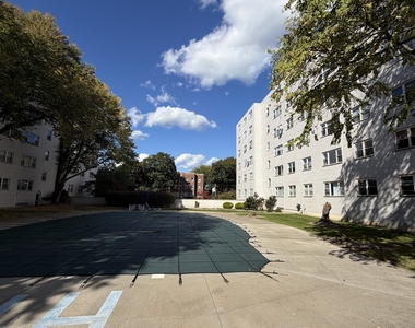 893 Farmington Avenue - Photo Thumbnail 21