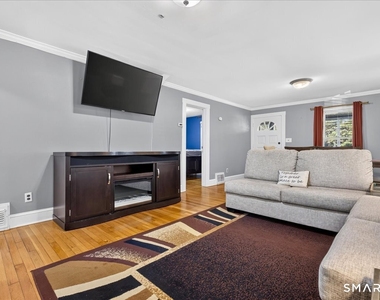240 Derby Avenue - Photo Thumbnail 8