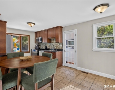 240 Derby Avenue - Photo Thumbnail 14