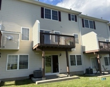 905 Larson Drive - Photo Thumbnail 5