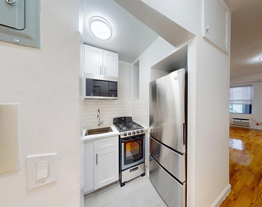 309 East 85th Street - Photo Thumbnail 2