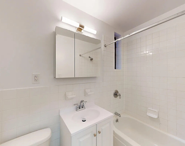 309 East 85th Street - Photo Thumbnail 4