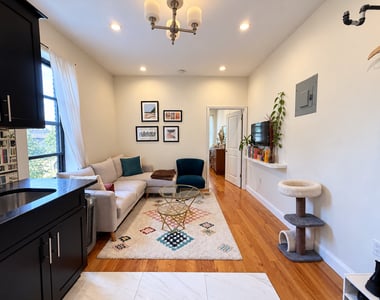 637 St Marks Avenue - Photo Thumbnail 1