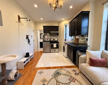 637 St Marks Avenue - Photo Thumbnail 4