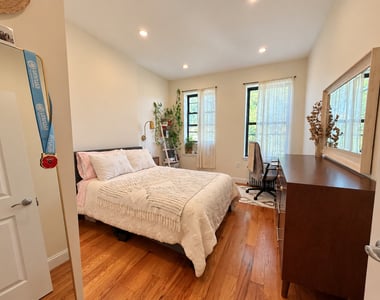 637 St Marks Avenue - Photo Thumbnail 2