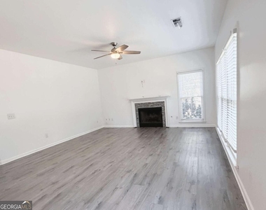 2435 Cross Springs Drive - Photo Thumbnail 14