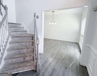 2435 Cross Springs Drive - Photo Thumbnail 6