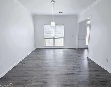 2435 Cross Springs Drive - Photo Thumbnail 8
