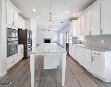 2435 Cross Springs Drive - Photo Thumbnail 15