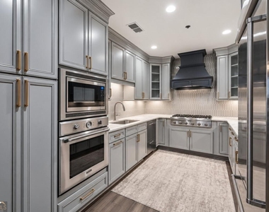2233 Peachtree Road Ne - Photo Thumbnail 3