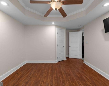 212 Kings Row - Photo Thumbnail 105
