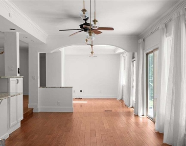 212 Kings Row - Photo Thumbnail 36