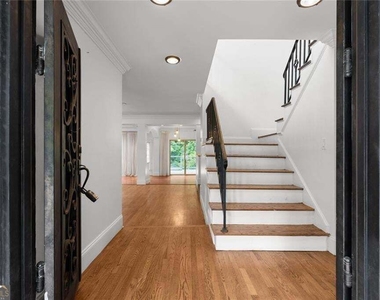 212 Kings Row - Photo Thumbnail 12