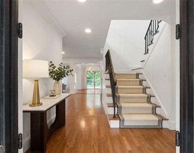 212 Kings Row - Photo Thumbnail 11
