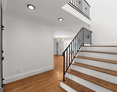 212 Kings Row - Photo Thumbnail 15