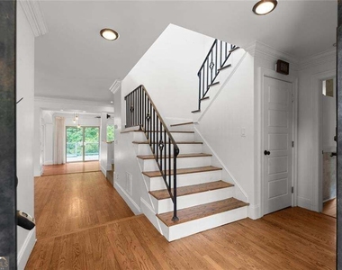 212 Kings Row - Photo Thumbnail 16