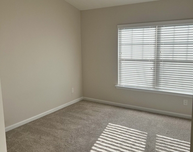 1374 Brookmere Way - Photo Thumbnail 24