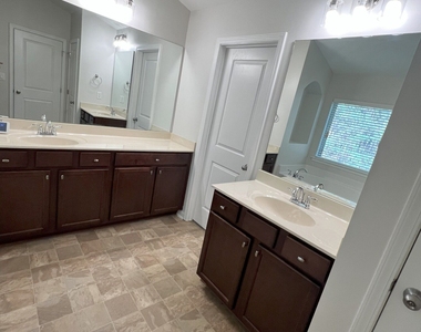 1374 Brookmere Way - Photo Thumbnail 19