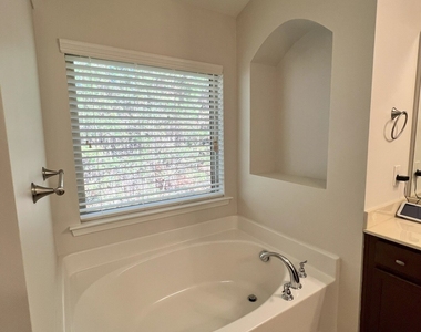 1374 Brookmere Way - Photo Thumbnail 20