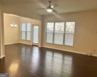 1374 Brookmere Way - Photo Thumbnail 5