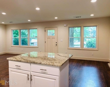 364 Brooks Avenue Sw - Photo Thumbnail 3