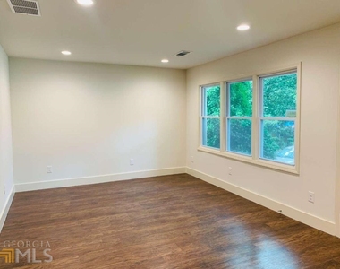 364 Brooks Avenue Sw - Photo Thumbnail 4