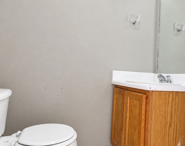 209 E Wilson Street - Photo Thumbnail 4